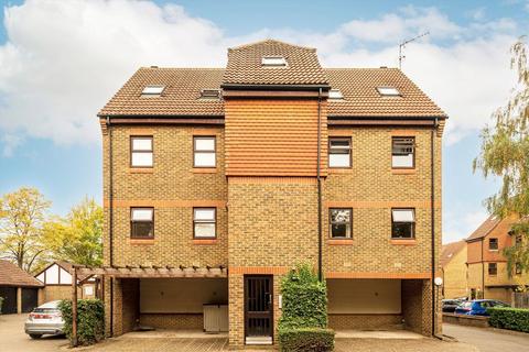 Pursewardens Close, London W13