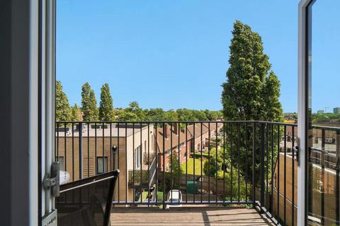 1 bedroom flat for sale, Woodley Crescent, London NW2