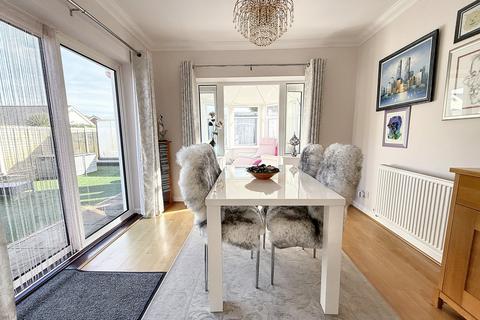 3 bedroom detached bungalow for sale, Ferndown