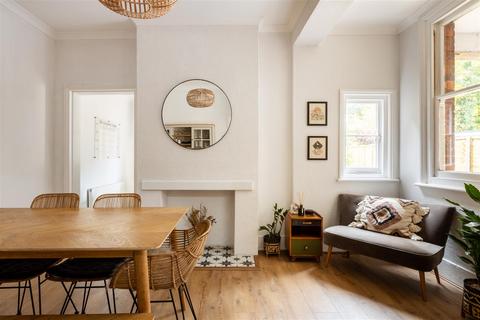 4 bedroom detached house for sale, Holmesdale Road, Reigate