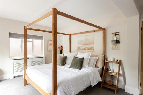 4 bedroom detached house for sale, Holmesdale Road, Reigate