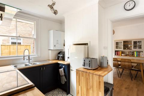 68 Holmesdale Road, Reigate, RH2 0BX