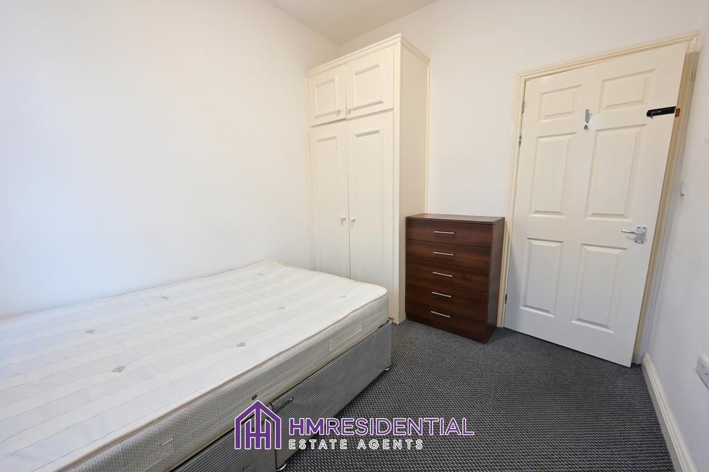 Apartment in Newcastle upon Tyne - View 5
