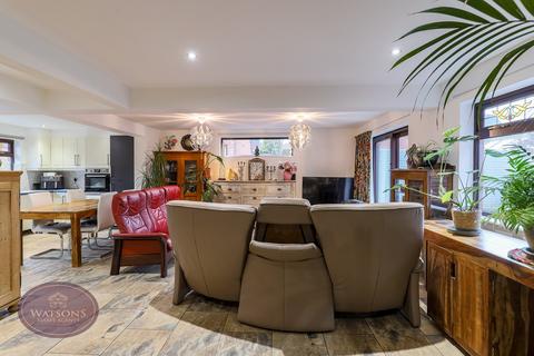 3 bedroom detached house for sale, Lawn Close, Heanor, DE75