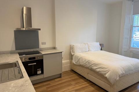 Studio to rent, Regent Square, London, WC1H