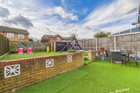 3 bedroom semi-detached house for sale, Ayrshire Close, Aylesbury, Buckinghamshire