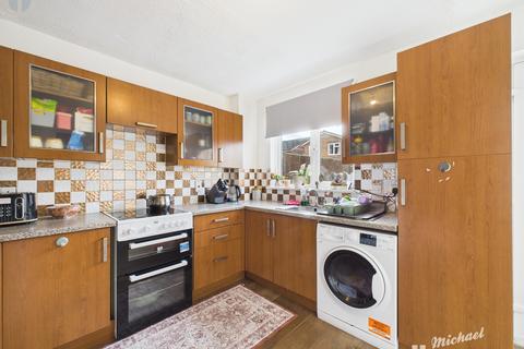 3 bedroom semi-detached house for sale, Ayrshire Close, Aylesbury, Buckinghamshire