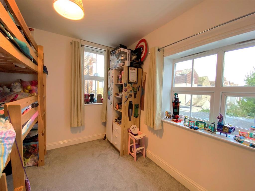 1 St Margarets Ct - Bed1.jpg