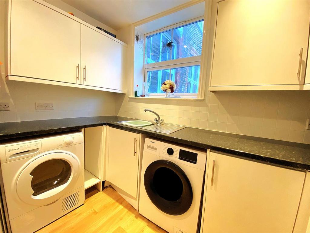 1 St Margarets Ct - Kitchen2.jpg
