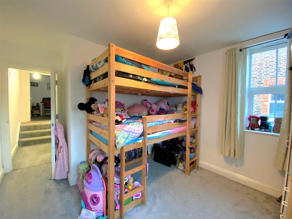 1 St Margarets Ct - Bed2.jpg