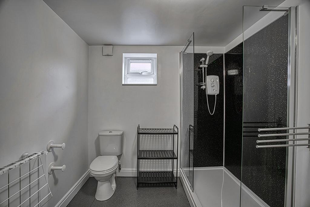 Four Communal Shower Rooms
