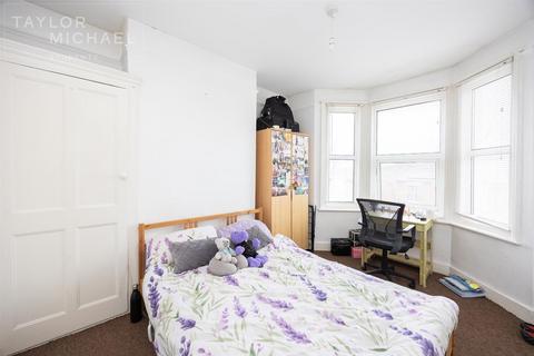 4 bedroom terraced house to rent, Ewhurst Road, Brighton