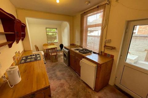 3 bedroom terraced house to rent, Lorne Road, Leicester