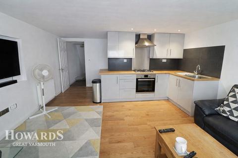 2 bedroom terraced house for sale, Deneside, Great Yarmouth