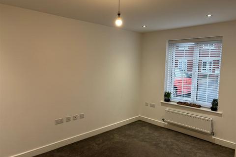 3 bedroom end of terrace house to rent, Stafford Way, Market Harborough