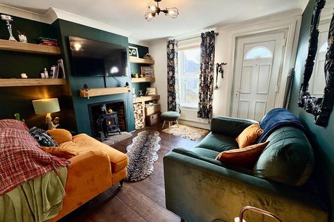 2 bedroom terraced house for sale, Gordon Road, Hailsham