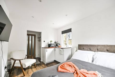 Studio to rent, North End Road, West Kensington, London, W14