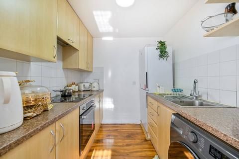 2 bedroom flat for sale, Avondale Gardens, Hounslow, TW4