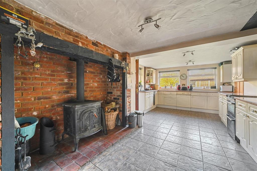 Kitchen dining room
