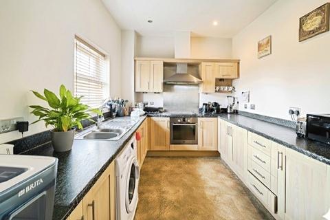 3 bedroom flat for sale, Liverymen Walk, Kent DA9