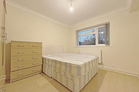 2 bedroom flat to rent, St Christophers Close, Isleworth, TW7