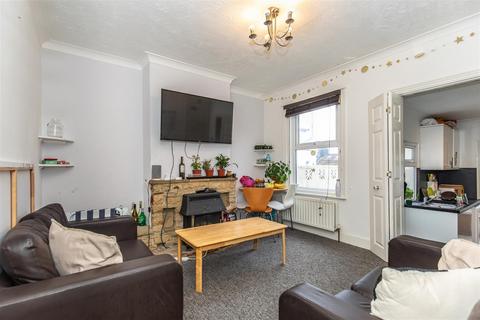 3 bedroom terraced house to rent, Redvers Road, Brighton