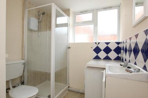 5 bedroom townhouse to rent, St Leonards Road, Leicester LE2