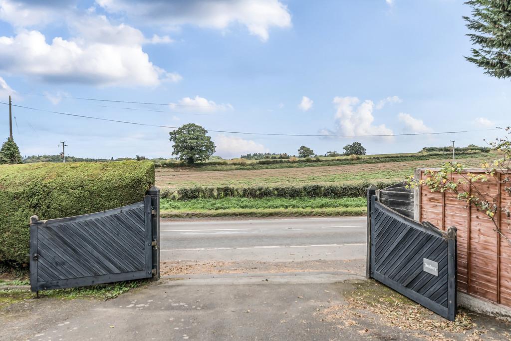 1363880-3-68e52ba80d788