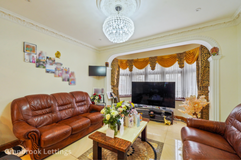 4 bedroom terraced house for sale, Springfield Drive, Ilford, IG2
