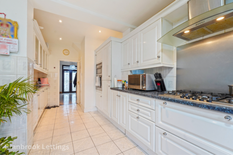 4 bedroom terraced house for sale, Springfield Drive, Ilford, IG2