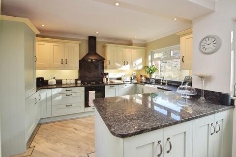 4 bedroom semi-detached house for sale, Oakfield Avenue, Bingley BD16