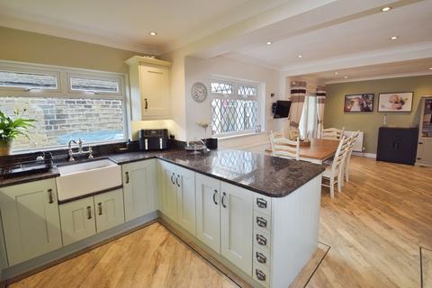 4 bedroom semi-detached house for sale, Oakfield Avenue, Bingley BD16