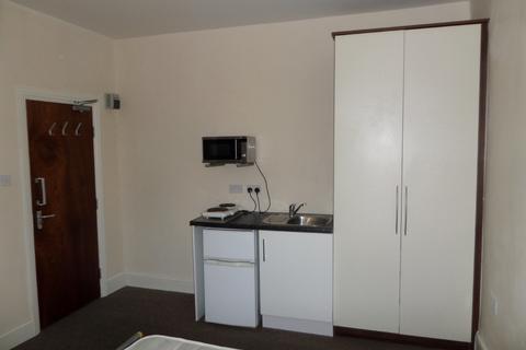 1 bedroom in a house share to rent, Bright & Beautiful Studio - Bellclose Road UB7