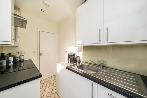 2 bedroom flat to rent, Barcombe Avenue, London SW2