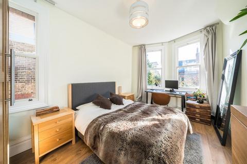 2 bedroom flat to rent, Barcombe Avenue, London SW2