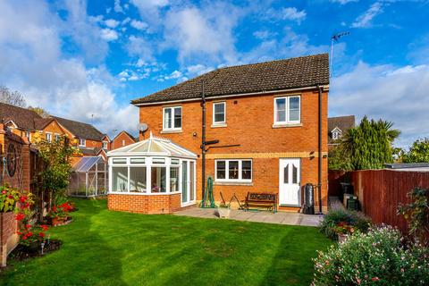 4 bedroom detached house for sale, Thornbridge Close, Rushden NN10