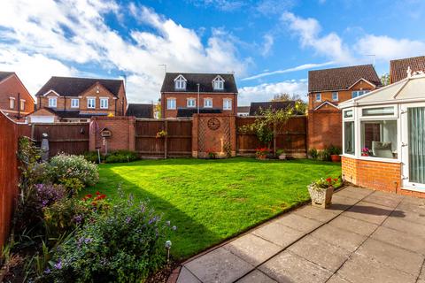 4 bedroom detached house for sale, Thornbridge Close, Rushden NN10