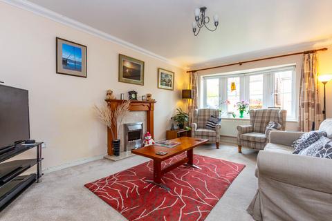 4 bedroom detached house for sale, Thornbridge Close, Rushden NN10