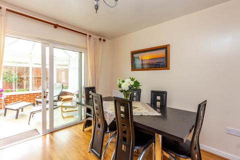 4 bedroom detached house for sale, Thornbridge Close, Rushden NN10