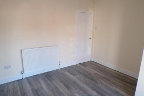 2 bedroom end of terrace house to rent, Cannock Road, Staffordshire WS11