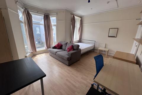 undefined, Gwydr Crescent, Uplands