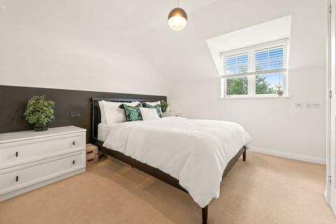 3 Swallow Close, Nottingham, NG6 0NF