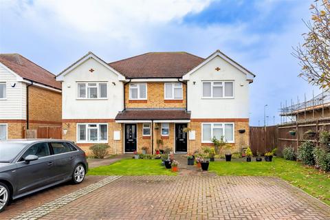 3 bedroom semi-detached house for sale, Upland Road, Thornwood