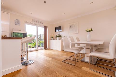 3 bedroom semi-detached house for sale, Upland Road, Thornwood