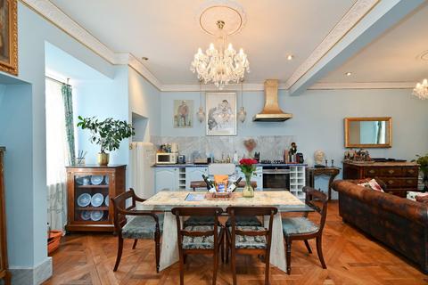 undefined, Sloane Gardens, London, SW1W