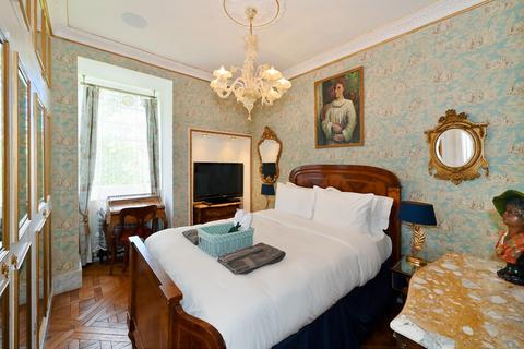 undefined, Sloane Gardens, London, SW1W