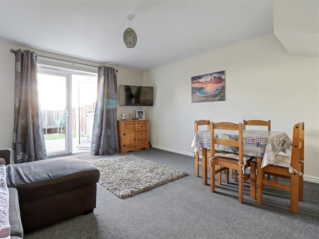 Sitting/dining room