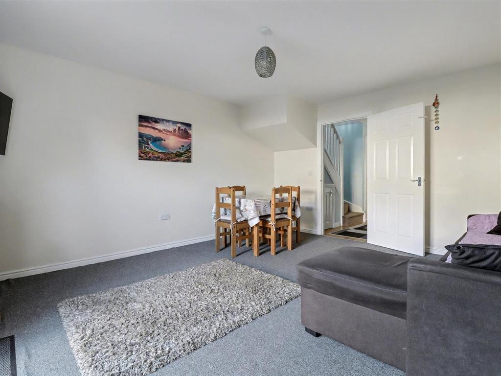 Sitting/dining room