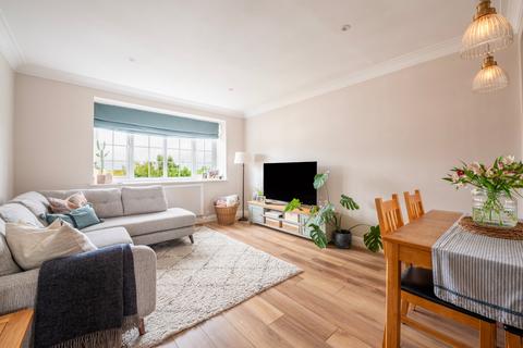 2 bedroom flat for sale, Grosvenor Court, Surrey GU4