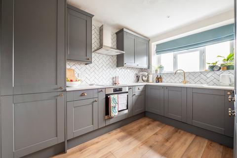 2 bedroom flat for sale, Grosvenor Court, Surrey GU4